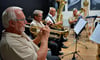  Seit den Hansetagen unzertrennlich: Das Quartett Biese-Brass spielt in Osterburg in der Musikmarkthalle für Detlef Kränzel auf, Wunschtitel inklusive: Wer soll das bezahlen?