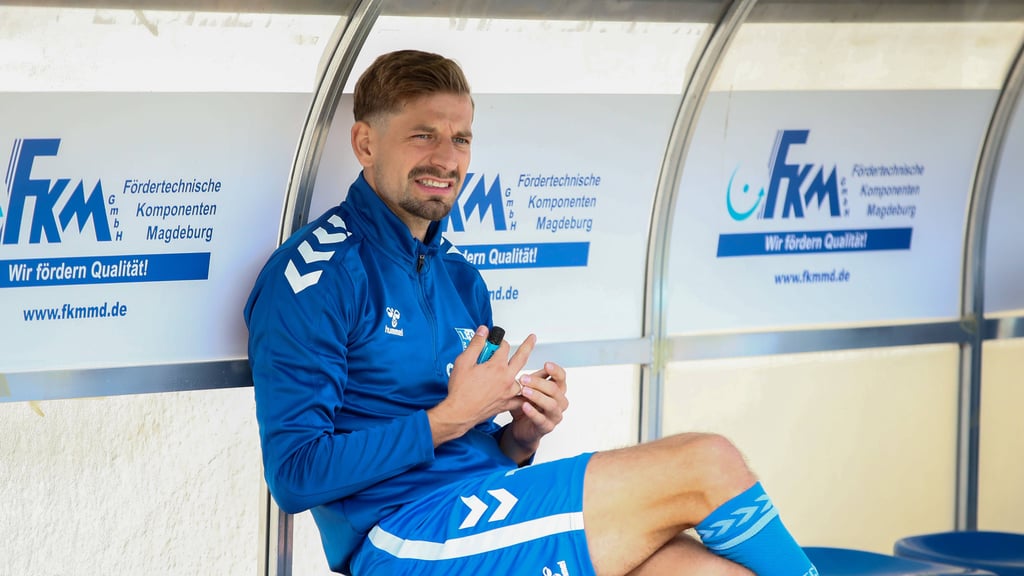 Alexander Nollenbergers Kariereweg ist ungewöhnlich: Über die Landesliga kam er zum FC Bayern München. Inzwischen ist er beim 1. FC Magdeburg in der 2. Bundesliga angekommen.