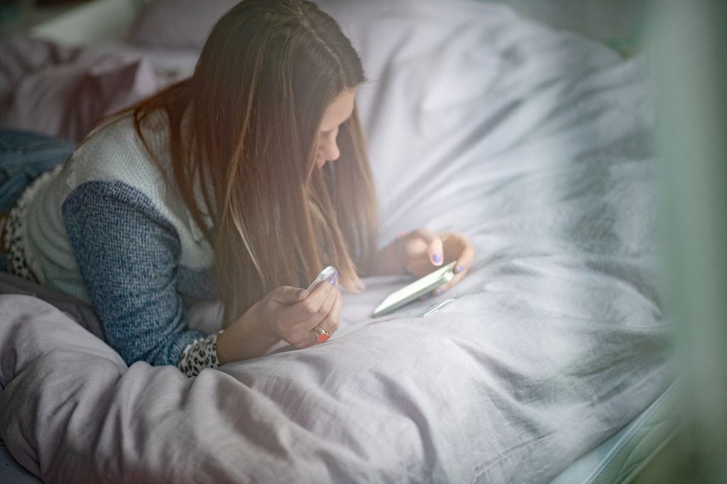 Ein kleiner Bluetooth-Sender verbindet den Ovularing mit dem Smartphone.