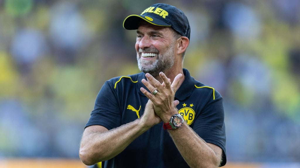 Vor einem Monat wurde Jürgen Klopp in Dortmund noch von den Fans gefeiert, nach seinem Wechsel zu Red Bull ist er beim schwarz-gelben Anhang nicht mehr gerne gesehen.