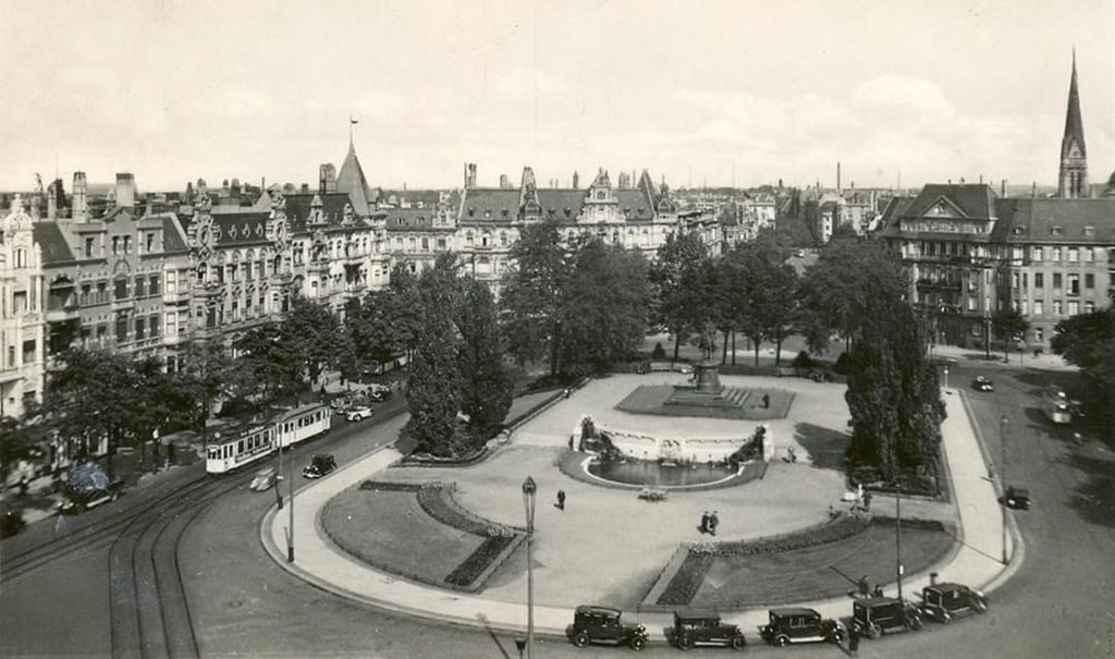 Der Staatsbürgerplatz in Magdeburg hieß früher Kaiser-Wilhelm-Platz. Über den Namen wurde gestritten.