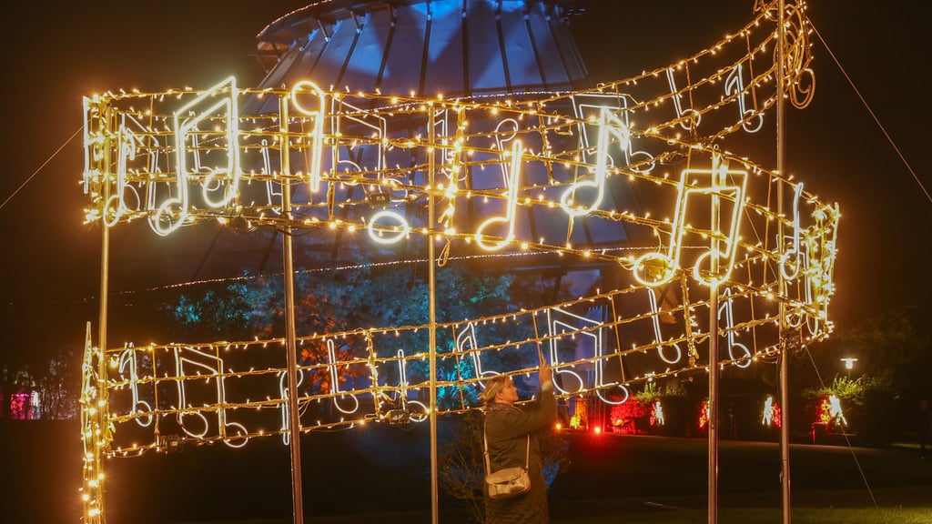 Die Lichterwelt "Lumagica" gastiert wieder im Elbauenpark in Magdeburg. Sie steht unter dem Motto "Magische Welten".