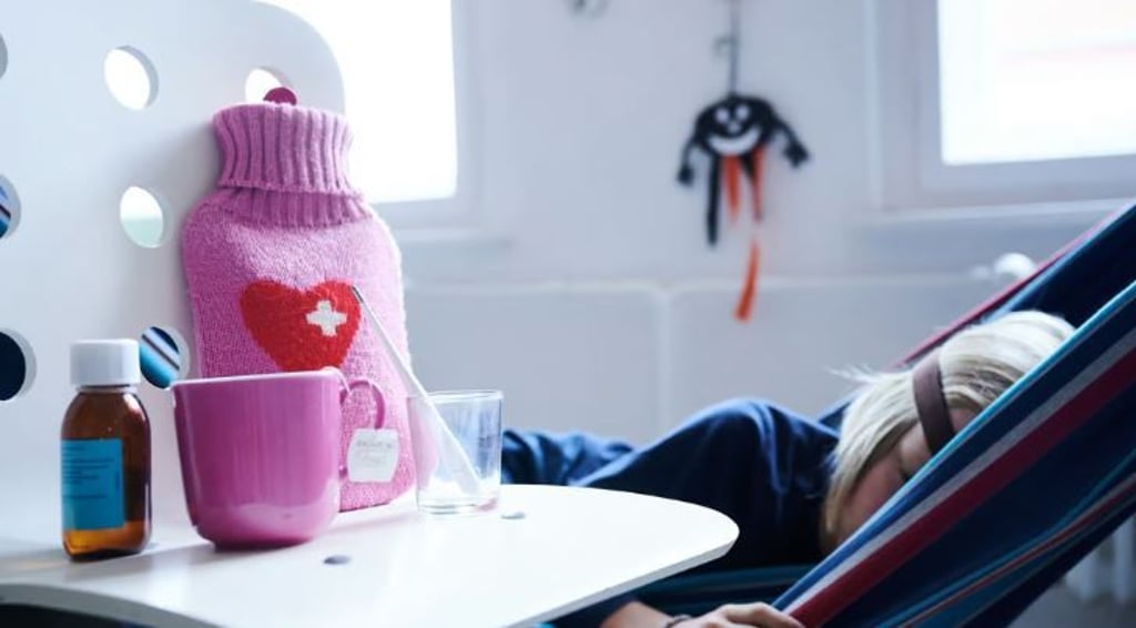 Gesetzlich versicherte Eltern haben Anspruch auf Kinderkrankengeld, wenn sie ihr erkranktes Kind betreuen müssen.