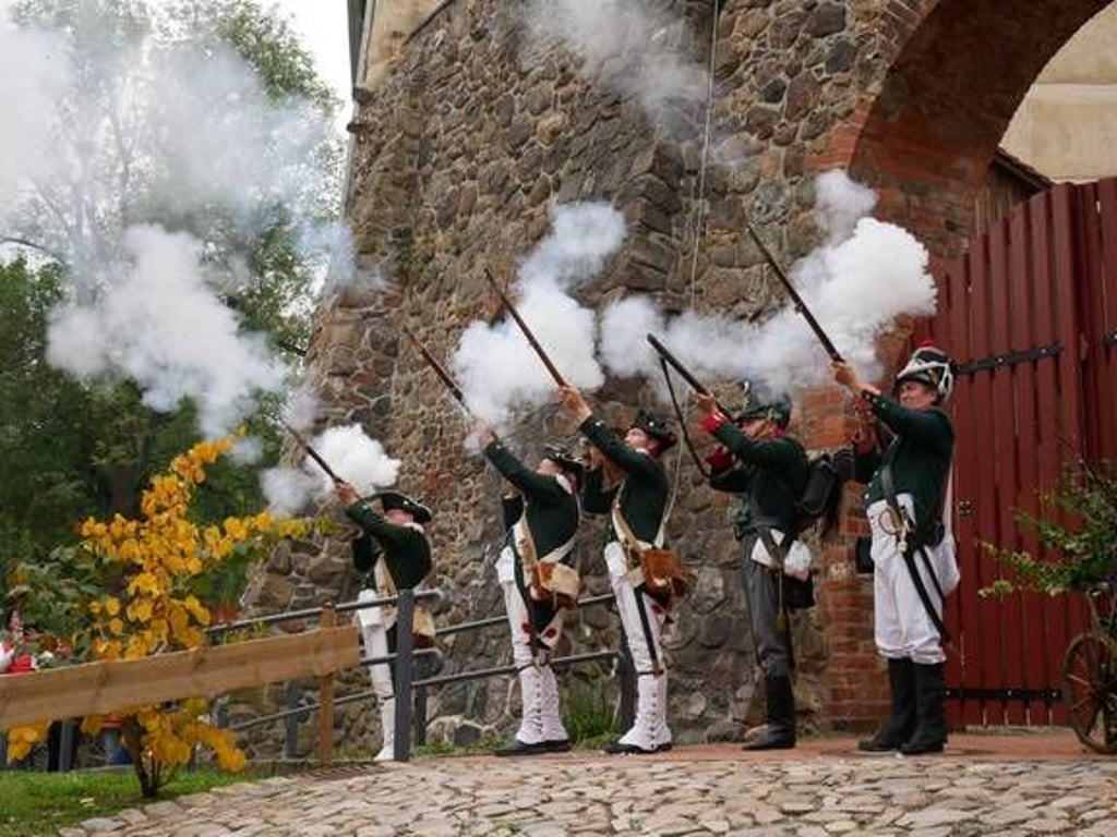 Die Roßlauer Wasserburg lädt wieder zum Hubertusfest.