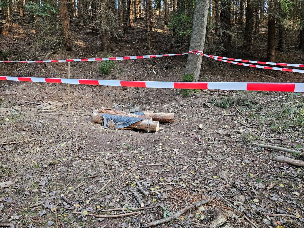 Im Zusammengang mit der Suche nach einem Mann wurde ein selbstgebauter Zylinder untersucht (Foto aktuell).