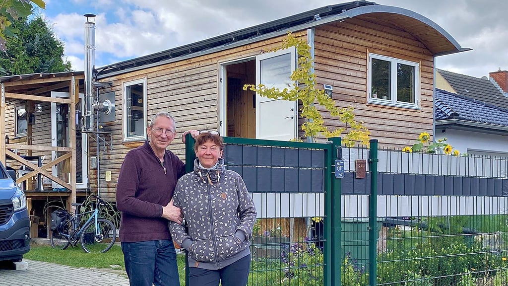 Die Berliner Wolfram und Petra Eisenblätter zieht es am Wochenende und im Urlaub zu ihrem ganz eigenen Lieblingsort nach Stendal: ihrem Tiny House.