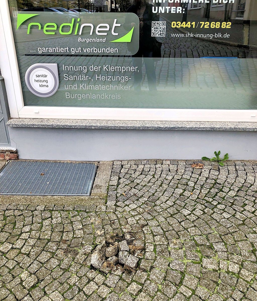 Zehn Stolpersteine sind in Zeitz gestohlen worden. Hier am Neumarkt wurde der Erinnerungsstein für Auguste Lewy aus dem Pflaster gerissen.