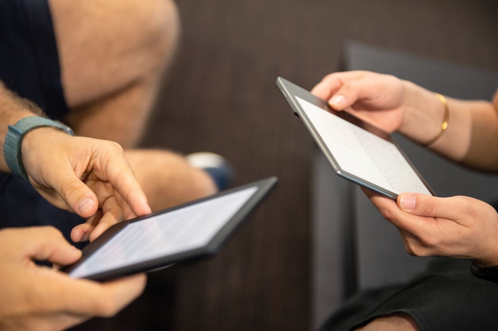 Eine Umfrage von Bitkom Research zeigt, dass viele Leser in Deutschland auch E-Books nutzen.