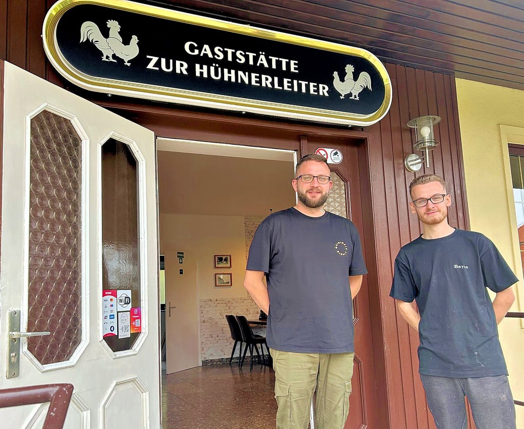 Hannes Bittermann (links)  und Koch Bryan sind die neuen Gesichter der Magdeburger Traditionsgaststätte.