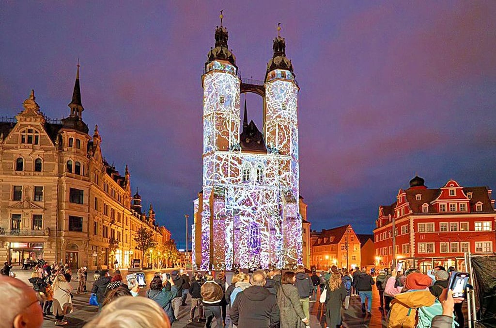 Lichtinstallation an der Fassade der Marktkirche beim Silbersalz-Festival 2023