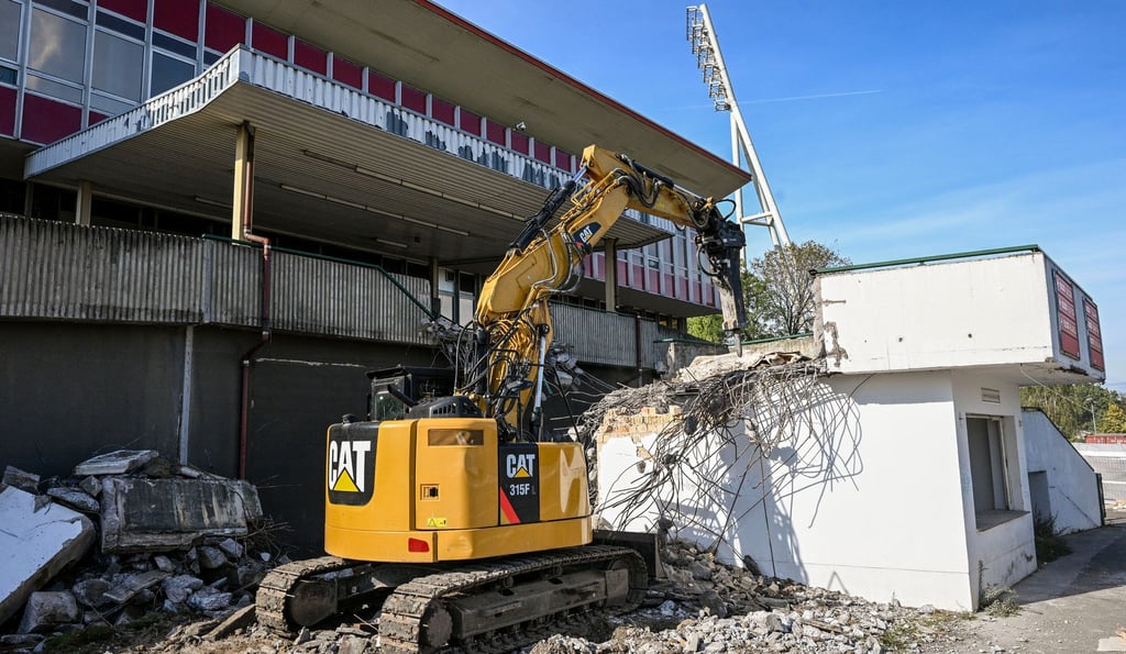 Der Abriss des Stadions, in dem Sportgeschichte geschrieben wurde, geht weiter.