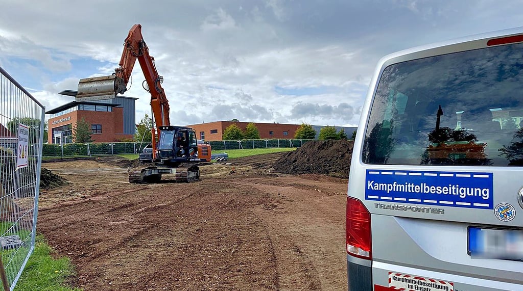 An der Hans-Neupert-Straße in Halberstadt ist ein Kampfmittelbeseitigungsdienst im Einsatz.