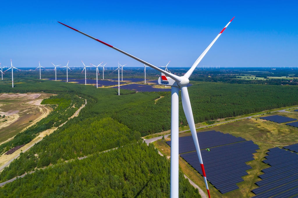 Symbolfoto - Auf dem Galgenberg zwischen Helfta und Erdeborn soll ein Windpark entstehen.