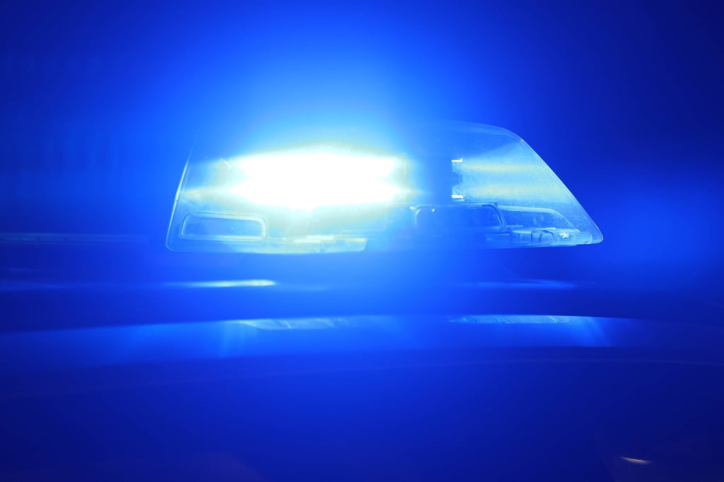 Durch das Versprühen von Reizgas in einem Linienbus in Halle sind mehrere Personen verletzt worden.