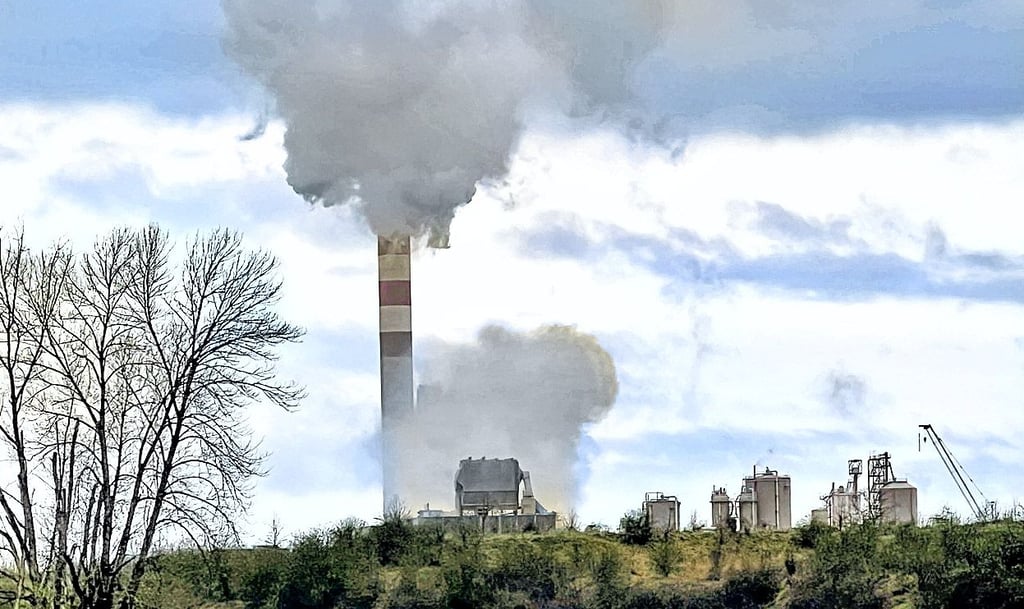 Solange im Mercer-Zellstoffwerk Stendal bei Arneburg der Schornstein raucht, fließen Steuereinnahmen. Das weckt Begehrlichkeiten.