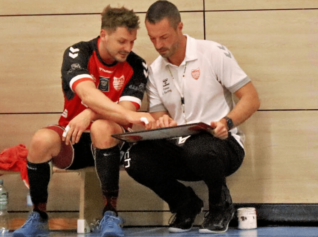 Steffen Cieszynski und Sebastian Retting (v.l.) arbeiteten eng zusammen. Die Meinung seines Spielers hatte für Retting großen Wert. Nach seiner Freistellung übernimmt nun Cieszynski vorerst alleine das Ruder und ist nun als Verantwortlicher gefragt.