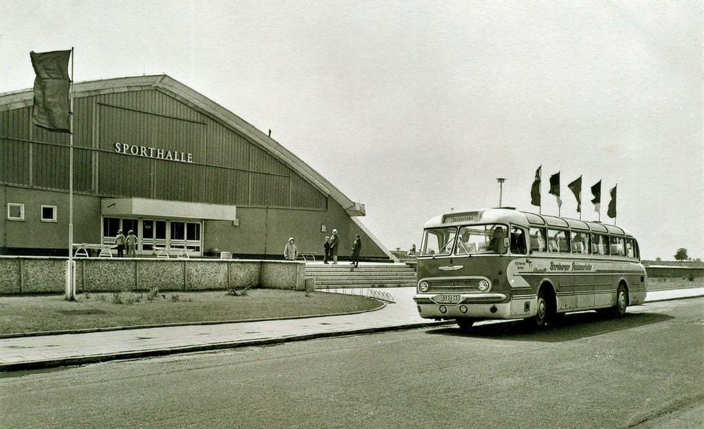 Entstanden sein dürfte diese Aufnahme der Heinz-Fricke-Sporthalle in Köthen recht zeitnah zu deren Eröffnung vor 50 Jahren.