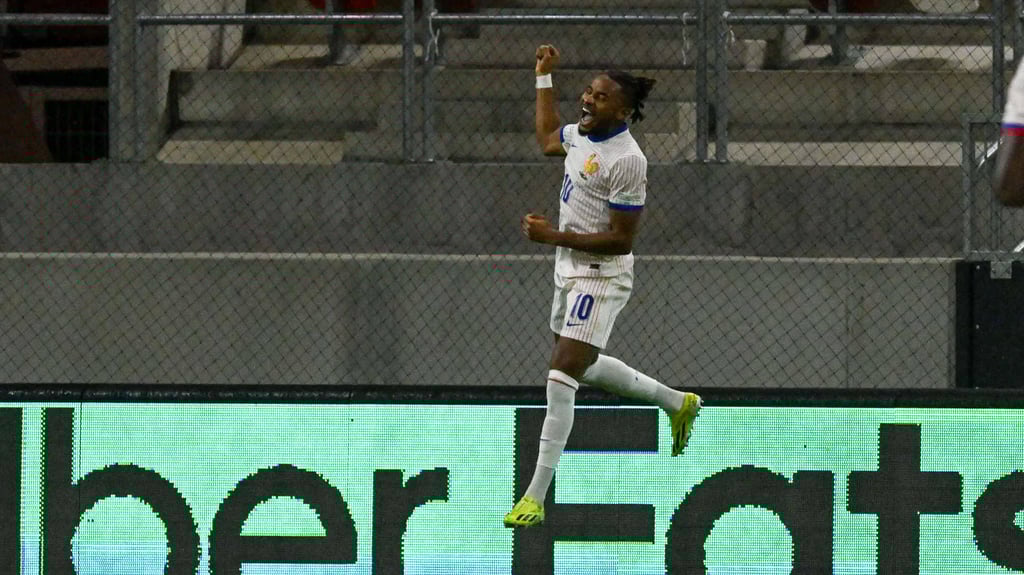 Christopher Nkunku freut sich über sein erstes Länderspieltor.