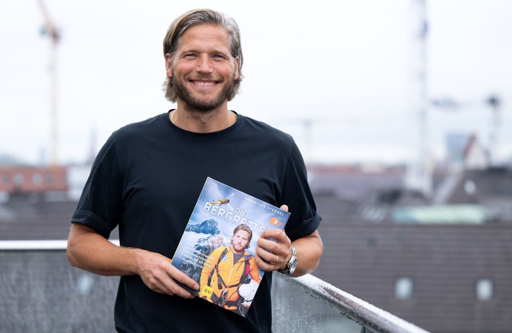 In dem Buch „Die Bergretter“ erzählt Schauspieler Sebastian Ströbel von den Dreharbeiten zur gleichnamigen ZDF-Serie.