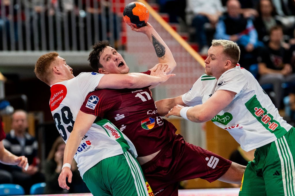 Jannek Klein (M) und der VfL Potsdam bleiben weiter sieglos.