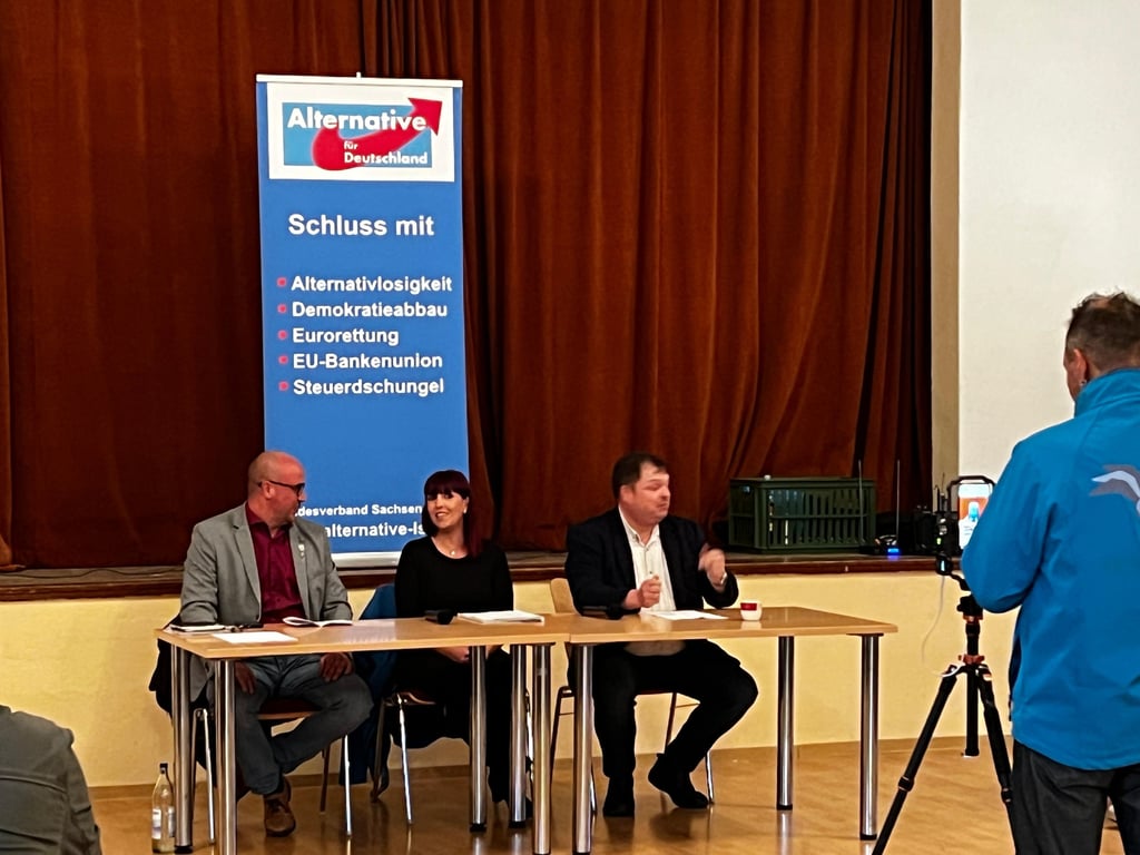 AfD-Vorstellungsrunde in Lettewitz mit Janine Gieseler-Lange (M.), René Meiß (l.) und Hannes Loth.