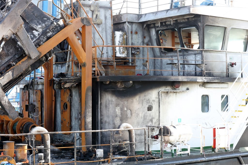 Das Feuer am Heck des Tankschiffes „Annika“ hat auch Teile des Schiffsaufbaus zerstört.