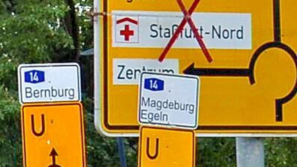 Die Anschlussstelle Staßfurt an der Autobahn A14 bleibt die Weihnachten gesperrt. Für Autofahrer bedeutet das Umleitungen.