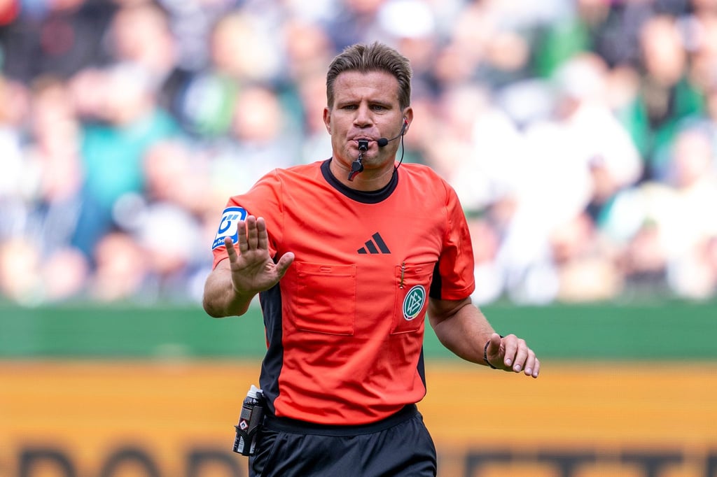 Schiedsrichter Felix Brych bestand vor seinem Comeback einen vorgeschriebenen Lauftest erst im zweiten Versuch.