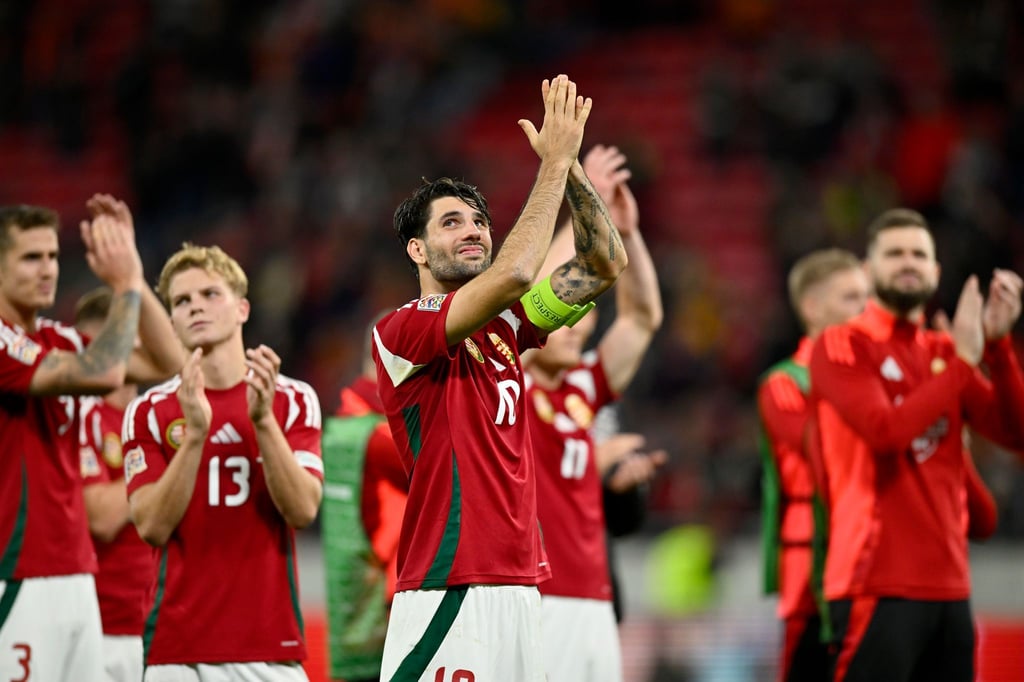 Ungarns Dominik Szoboszlai (M) war mit zwei Toren der Matchwinner beim 2:0-Sieg in Bosnien-Herzegowina.