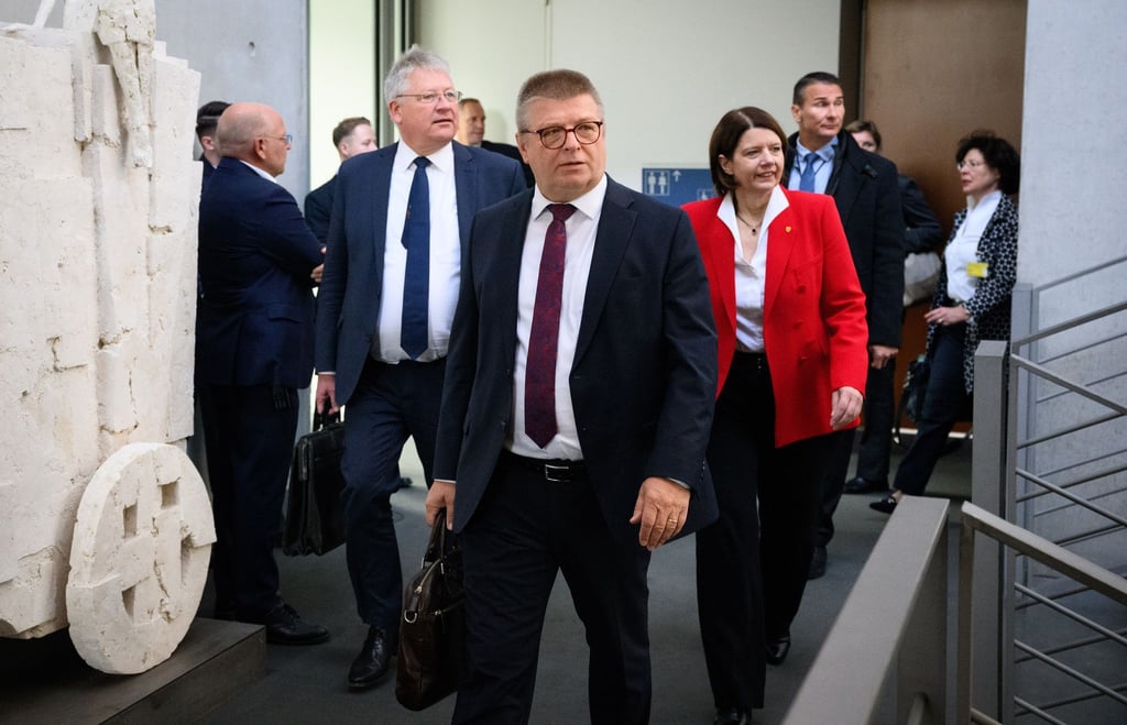 Die Amtsleitung aller drei Nachrichtendienste pochte auf ausreichende Befugnisse für ihre Mitarbeiterinnen und Mitarbeiter.