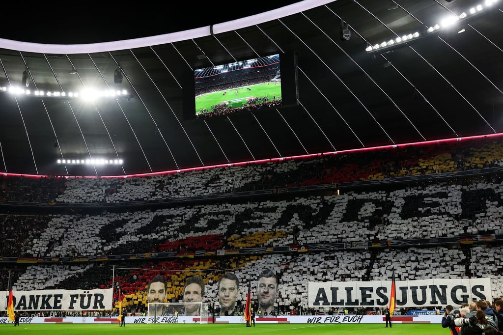 Die Fans verabschiedeten die Ex-Nationalspieler als „Legenden“.