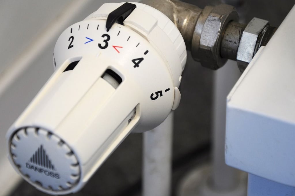Die Stufen eins bis fünf auf dem Heizkörper-Thermostat entsprechen der Zieltemperatur im Raum, nicht der Aufwärmgeschwindigkeit.