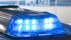 Im Landkreis Helmstedt landet ein Auto in einem Wassergraben, ein 16-Jähriger stirbt - die Polizei ermittelt noch zum genauen Unfallhergang. (Symbolfoto)