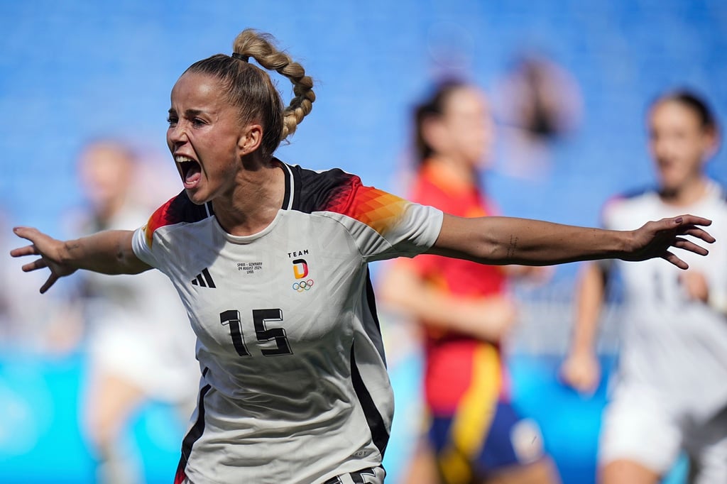 Bayern-Star Gwinn berichtet über diskriminierende Erfahrungen als junge Fußballerin.