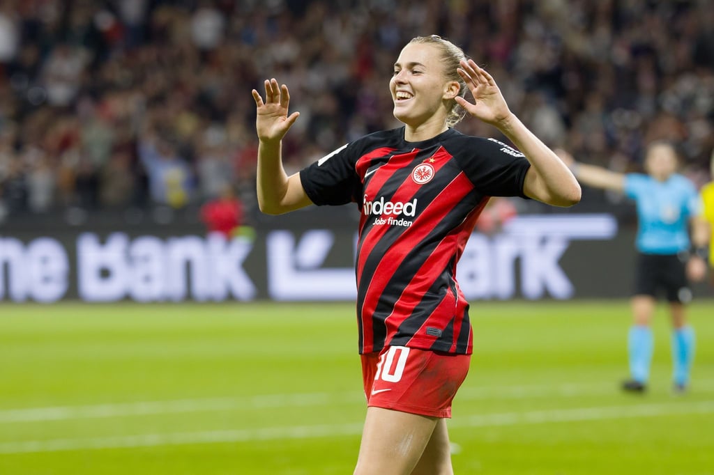 Laura Freigang trifft für Frankfurt gegen Freiburg.