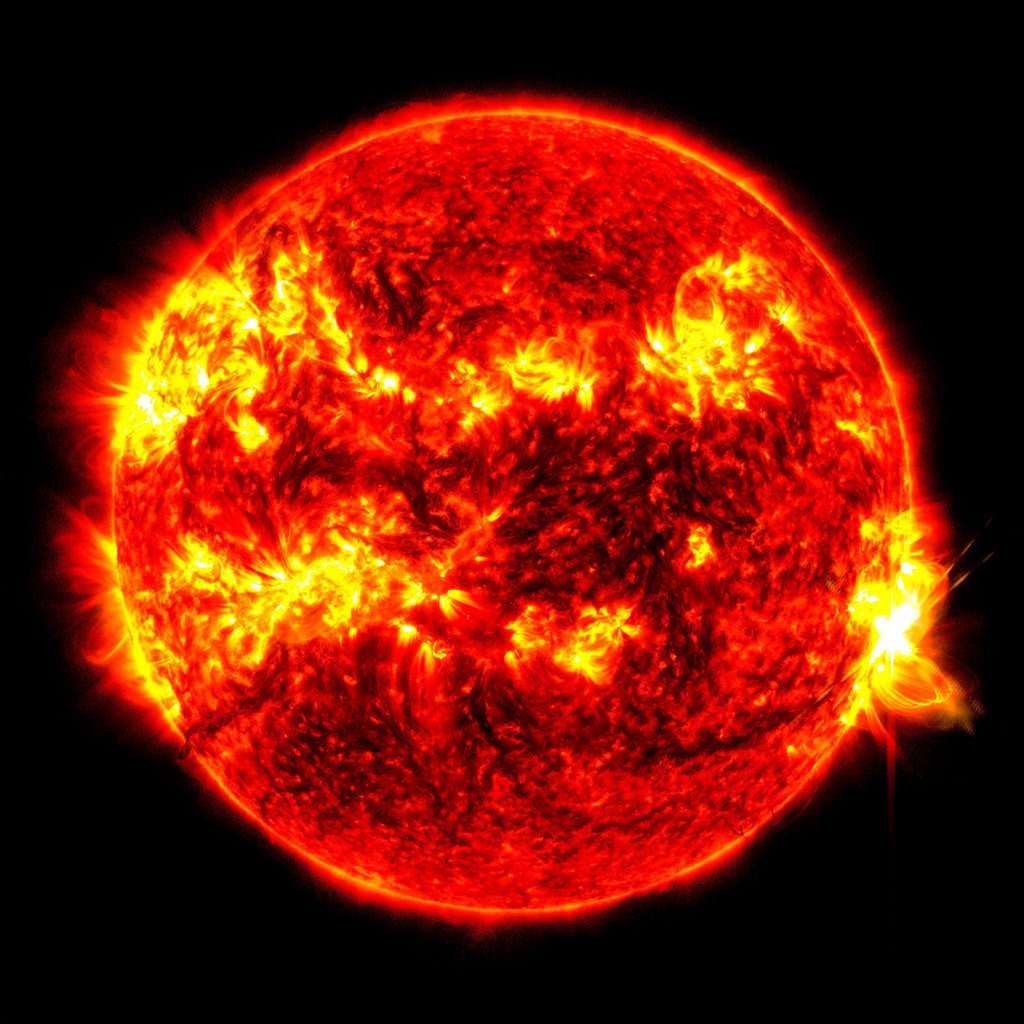 Innerhalb der Phase maximaler Sonnenaktivität sind die Chancen gut, weiter farbenfrohe Polarlichter über der Erde zu sehen.