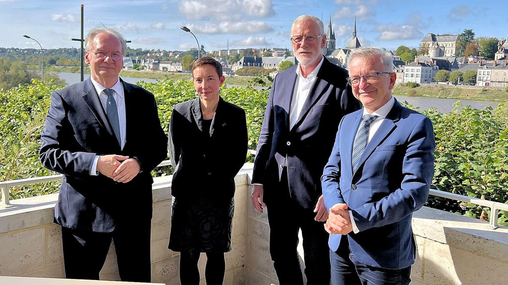 Deutsch-französische Freundschaft: Ministerpräsident Reiner Haseloff, Vize-Präsidentin Delphine Benassy, Staatsminister Rainer Robra und der Präsident des Regionalrates François Bonneaut (v.l.n.r)