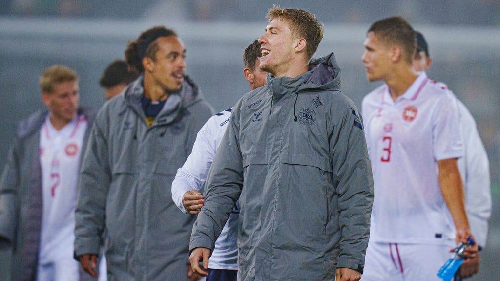 Yussuf Poulsen, Rasmus Højlund und Jannik Vestergaard nach dem 2:2 in der Schweiz.