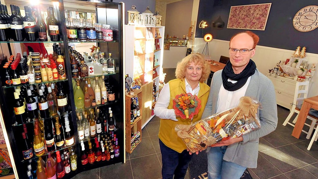 Birgit Lebeck und Sven Schmidt empfangen seit dem 15. Oktober ihre Kundschaft im Café Schmidt in Köthen.