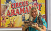 Joline mit Tigerpython "Ka" ist unter anderen im Circus Aramannt am Freitag, Sonnabend und Sonntag auf der Kantorwiese in Biederitz zu erleben. Der Zirkus verspricht ein abwechslungsreiches Programm für die ganze Familie zwischen Tierdressuren, Artistik und lustigen Einlagen des Clowns. 