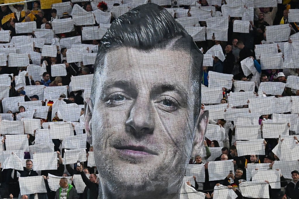Gefeiert von den Fans - und bald auch mit einem Bambi geehrt: Deutschlands erfolgreichster Fußballer Toni Kroos.