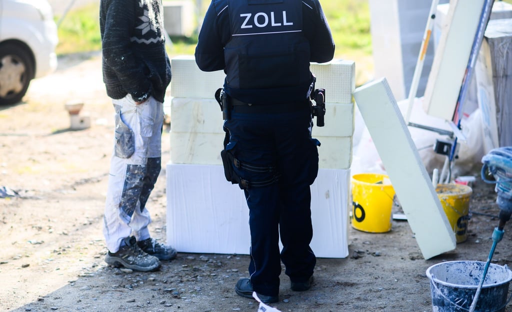 Der Zoll hat eine Razzia in drei Bundesländern durchgeführt. (Foto-Illustration)