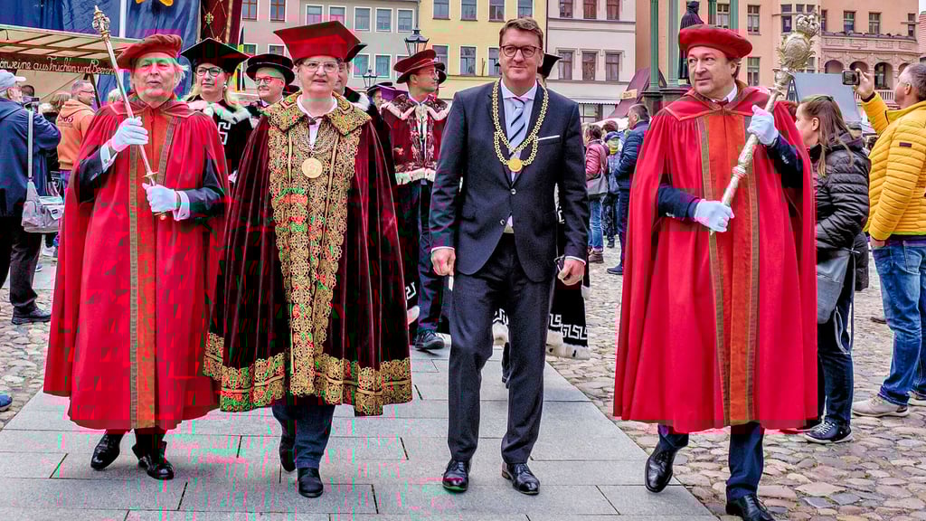 Auch in diesem Jahr wird es zum Reformationstag den Auszug des Akademischen Senats der Uni Halle (hier 2023) geben.