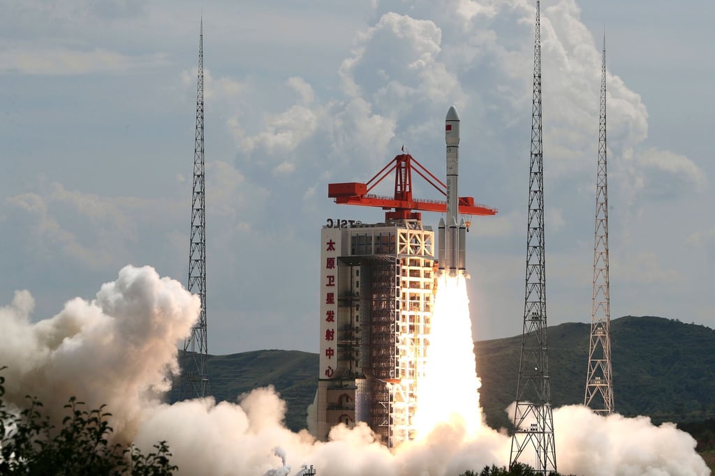 Eine Trägerrakete vom Typ Langer Marsch 6 hebt mit einer neuen Satellitengruppe ab. (Archivbild)
