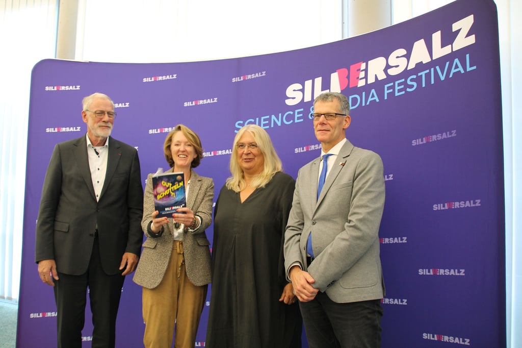 Freuen sich auf das siebte Silbersalz-Festival: Landeskulturminister Rainer Robra, Festivalleiterin Donata von Perfall, Jana Brandt (Direktorin der MDR-Programmdirektion Halle) und Halles Bürgermeister und Schirmherr des Festivals, Egbert Geier (von links)