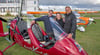 Peter Kaiser, Carolin Gelbke und Christoph Pagels mit dem Gyrocopter der neuen Flugschule "HeliX" am Flugplatz Dessau.