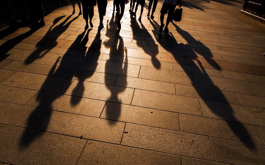 Fußvolk: Aber auch wer per pedes im Verkehr unterwegs ist, sollte genau schauen, wohin der Weg führt und in welchem Zustand er ist, um Stolperunfälle zu vermeiden.