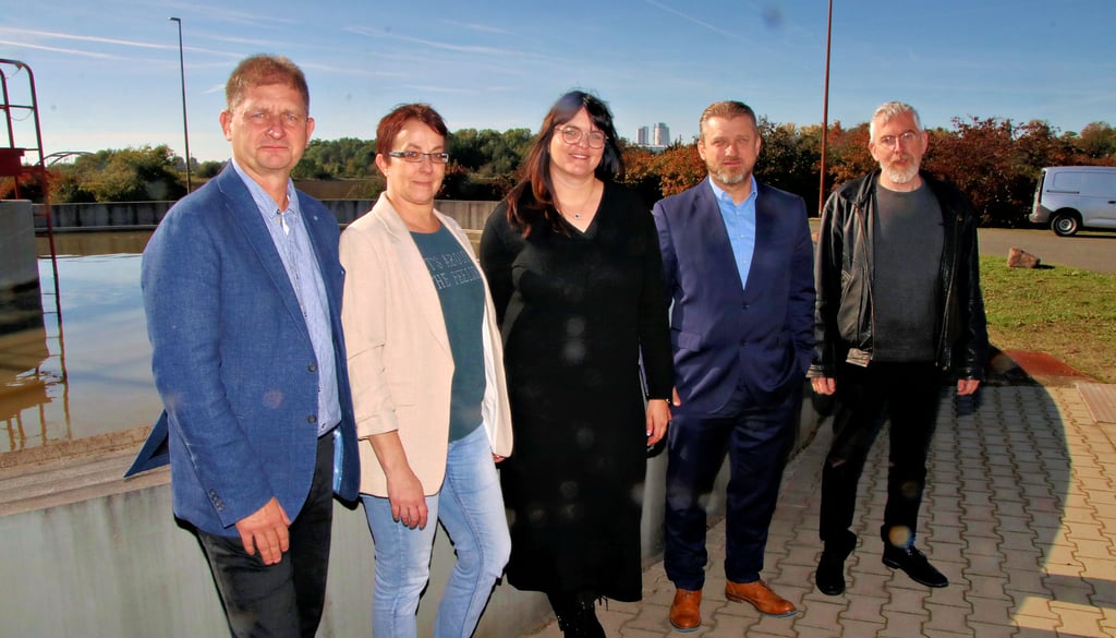Verbandsgeschäftsführerin Saskia Schenk (M.) mit den Bürgermeistern Marco Schmoldt (v. l./Bördeland), Susan Falke (Nienburg), Sven Hause (Calbe) und Jörn Weinert (Barby).