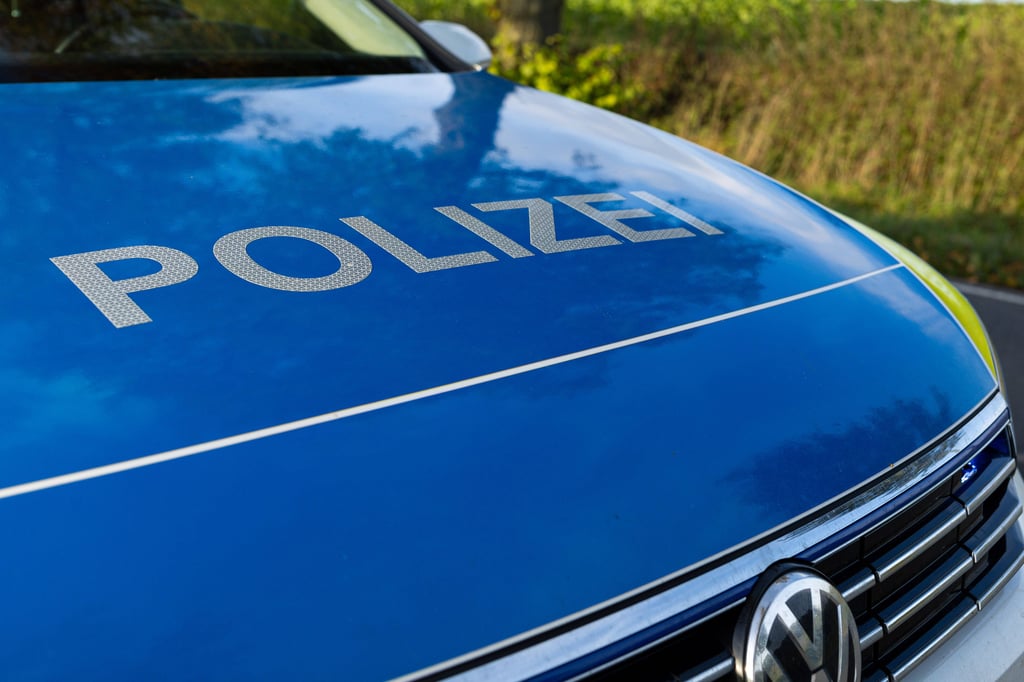 Auf der L141 im Landkreis Anhalt-Bitterfeld ist ein Mann bei einem Unfall schwer verletzt worden.