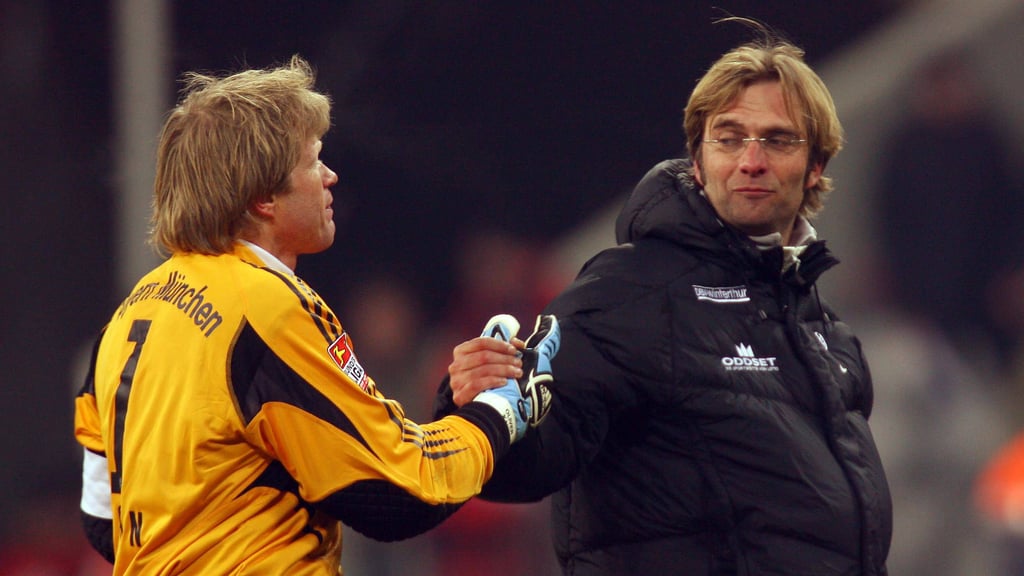 Oliver Kahn (l.) und Jürgen Klopp nach dem Pokalduell zwischen den Bayern und Mainz Januar 2006
